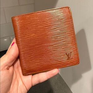 Louis Vuitton Epi Men’s Bifold Wallet Caramel Brown